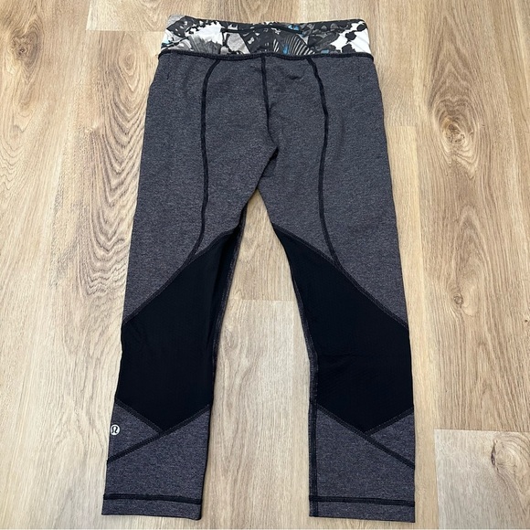 Lululemon Pace Rival Crop Black Heathered Wee Stripe Blue Waistband size 6 - Picture 3 of 11